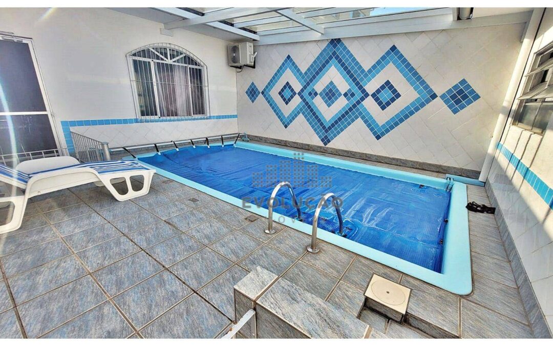 Ótima Casa com Piscina à Venda 250m² Espaçosa e Ampla Área Gourmet em Barreiros, São José – SC