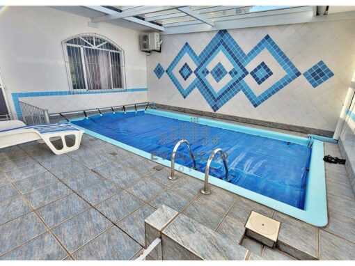 Ótima Casa com Piscina à Venda 250m² Espaçosa e Ampla Área Gourmet em Barreiros, São José – SC