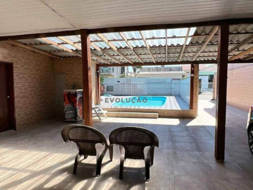 Casa com Piscina, Espaço Gourmet e Suíte Independente no Passa Vinte – Palhoça/SC